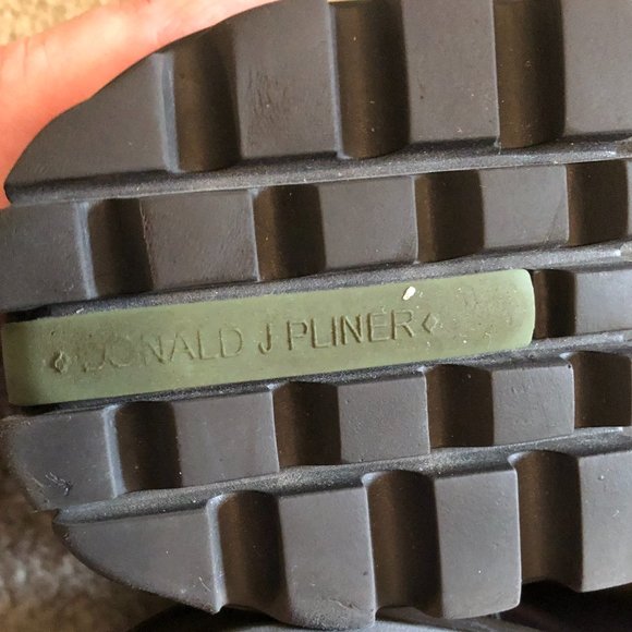 TLC Needed - Donald J Pliner Slip Ons Size: 10.5M - Made in Italy - Picture 8 of 14